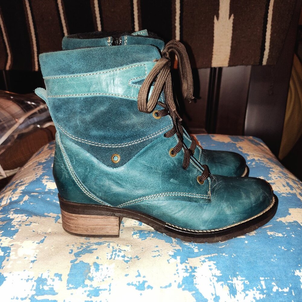 Women's Leather Turquoise Boots (with side zipper); Size 8